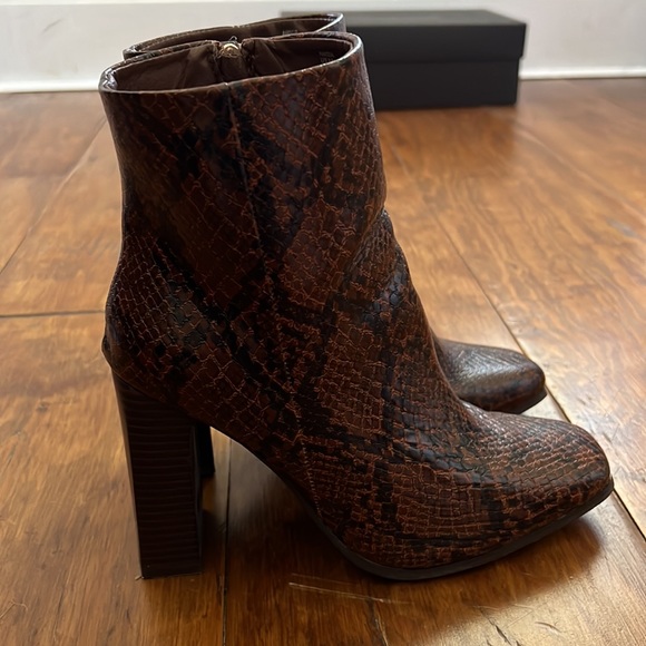 Heeled bootie - Picture 5 of 7
